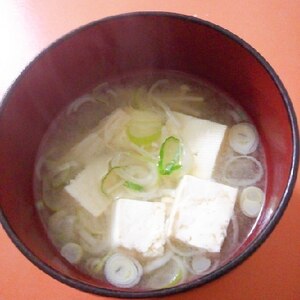 お豆腐・えのきにネギたくさんのお味噌汁